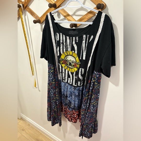 UPCYCLED GUNS & ROSES TOP - Picture 4 of 7
